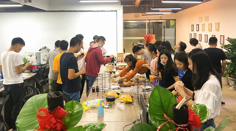 全員發(fā)動吃吃吃...