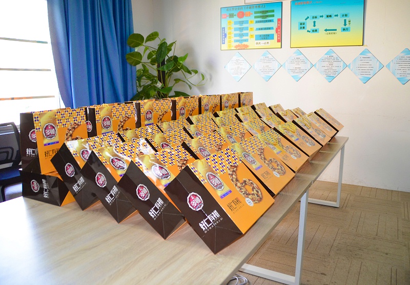 宇凡微電子產(chǎn)品開發(fā)公司員工月餅禮品